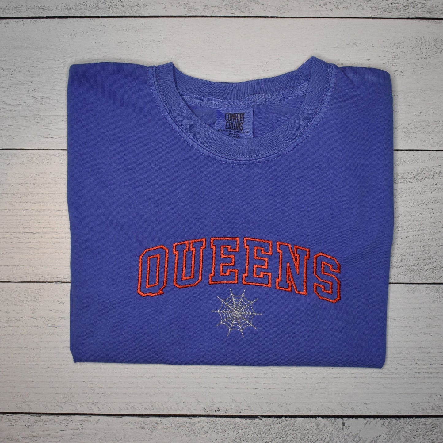 Queens Tee